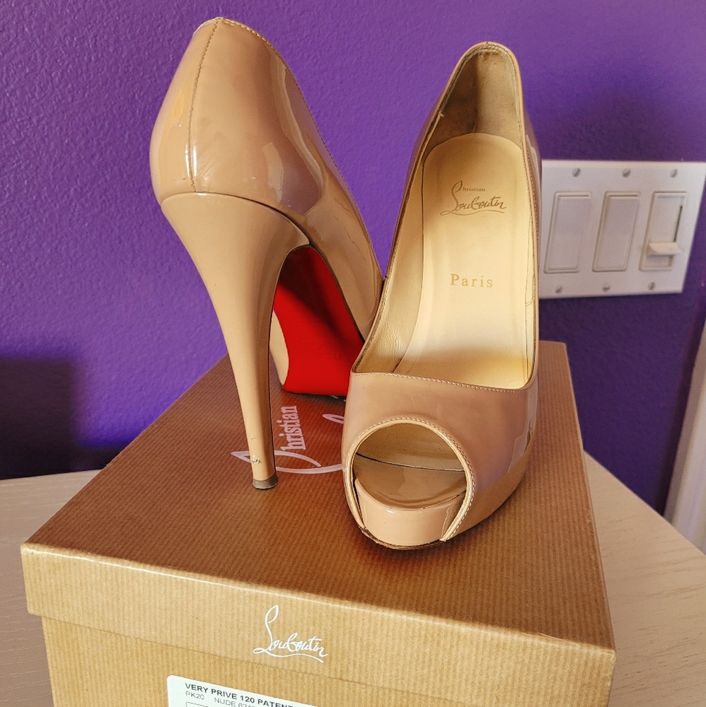Christian Louboutin Nude Peep Toe Heel size 39.5